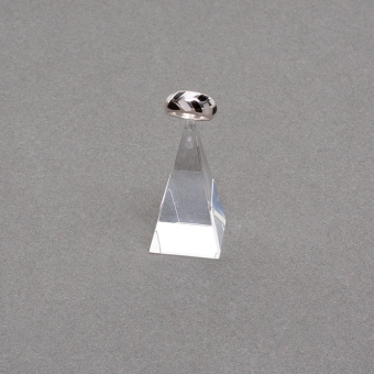 Plexiglas-Ring-Pyramide 30x30x55 mm 